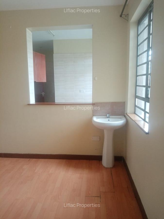 4 Bed Apartment with En Suite at Dennis Pritt - 14