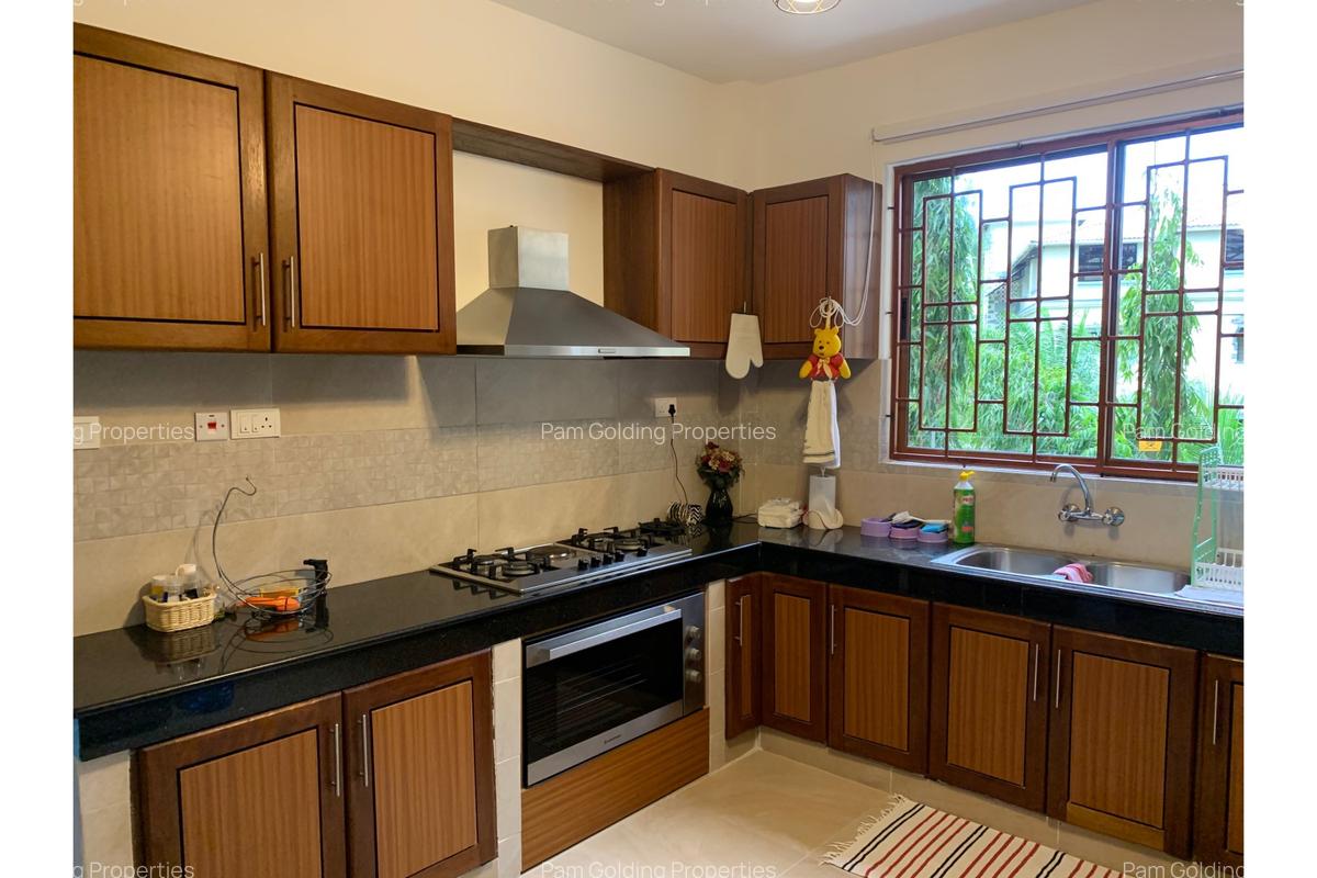 3 Bed Apartment with En Suite at Off Mount Kenya Road - 4