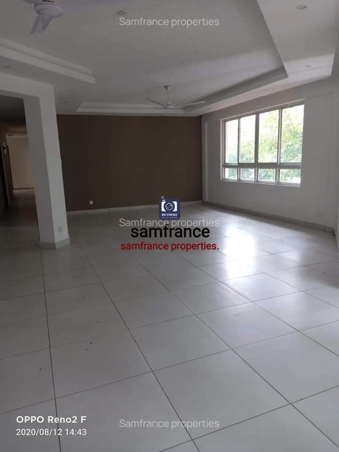 Serviced 4 Bed Apartment with En Suite at Links Road - 11