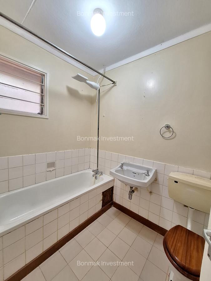 4 Bed House with En Suite at Loresho Crescent - 13