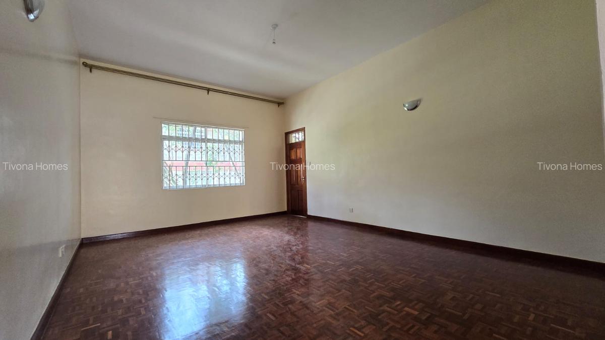 4 Bed House with En Suite in Lavington - 6