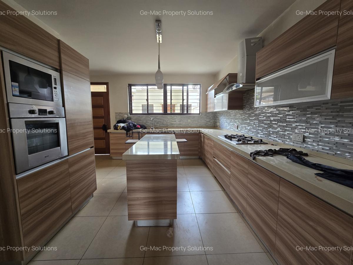 5 Bed Townhouse with En Suite in Lavington - 8