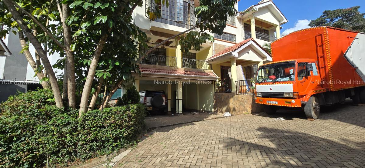 5 Bed Townhouse with En Suite at Lavington Green - 9