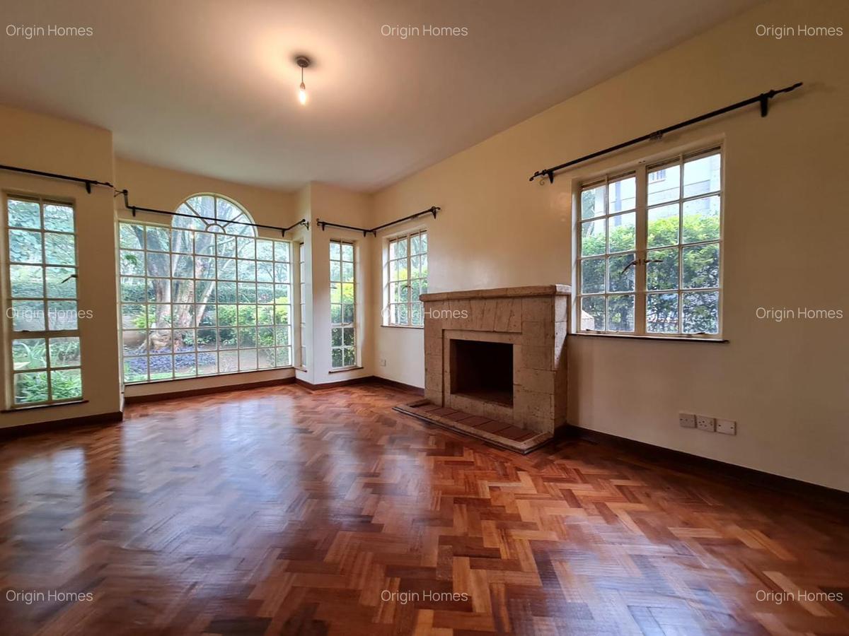 5 Bed House with En Suite at Rosslyn - 10