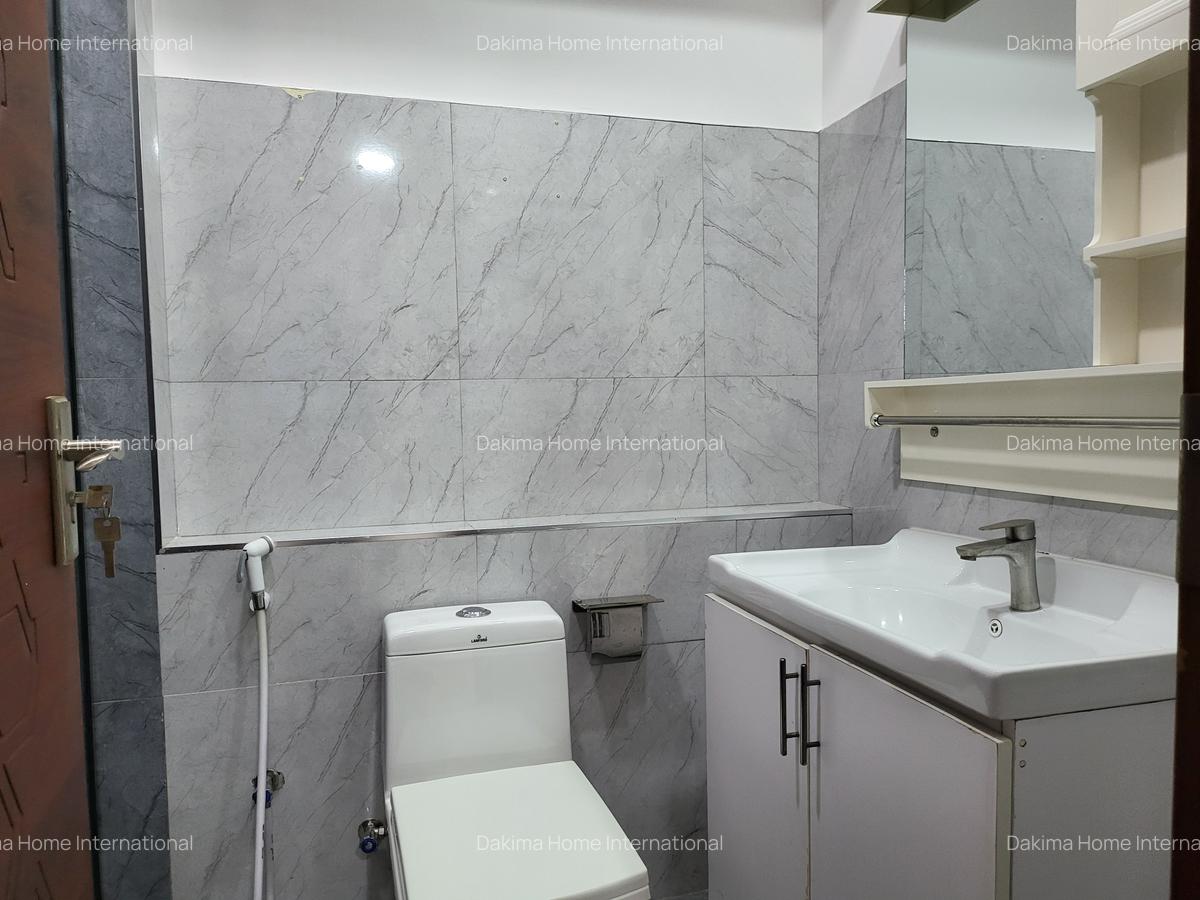 4 Bed Apartment with En Suite in General Mathenge - 8