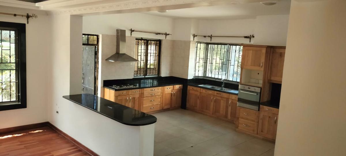 5 Bed Townhouse with En Suite at Off Peponi Road - 12