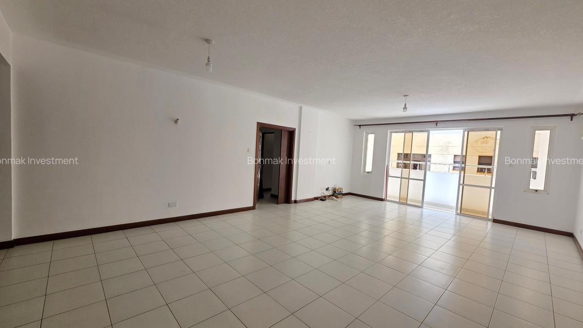 2 Bed Apartment with En Suite at Brookside Drive - 16