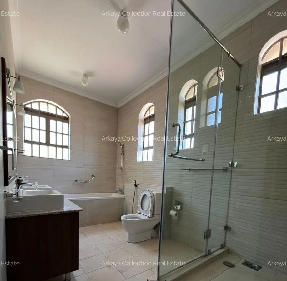 5 Bed House with En Suite in Lavington - 9