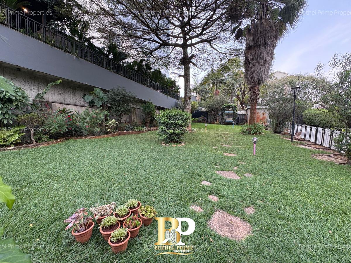 4 Bed Apartment with En Suite in Riverside - 3