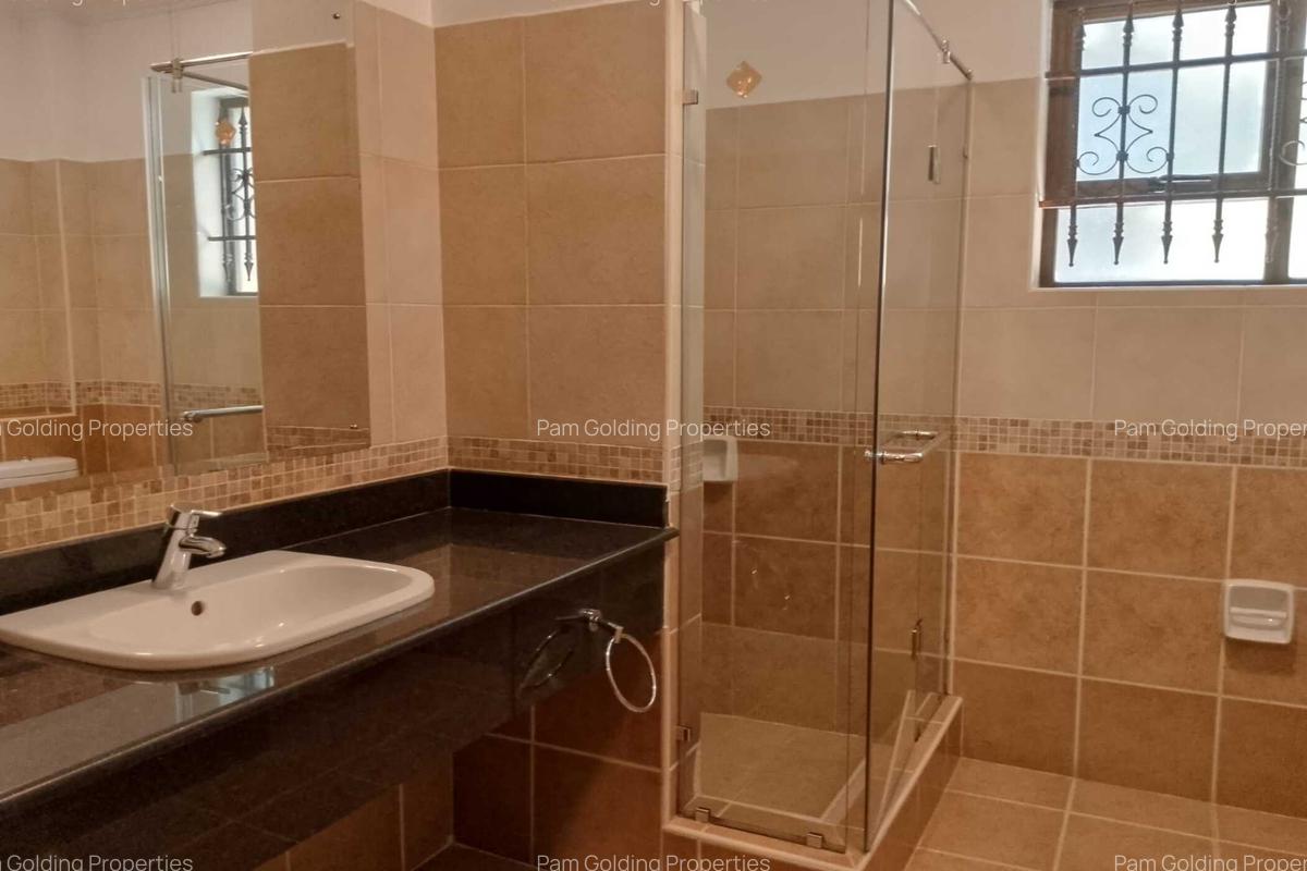 3 Bed Apartment with En Suite at Dennis Pritt Road - 12