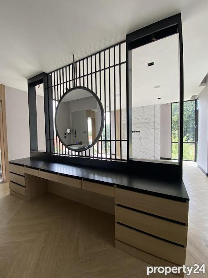 5 Bed Townhouse with En Suite in Lavington - 12