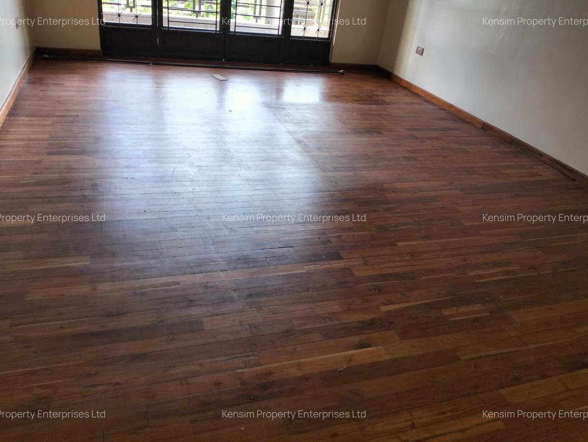 5 Bed Townhouse with En Suite in Runda - 19