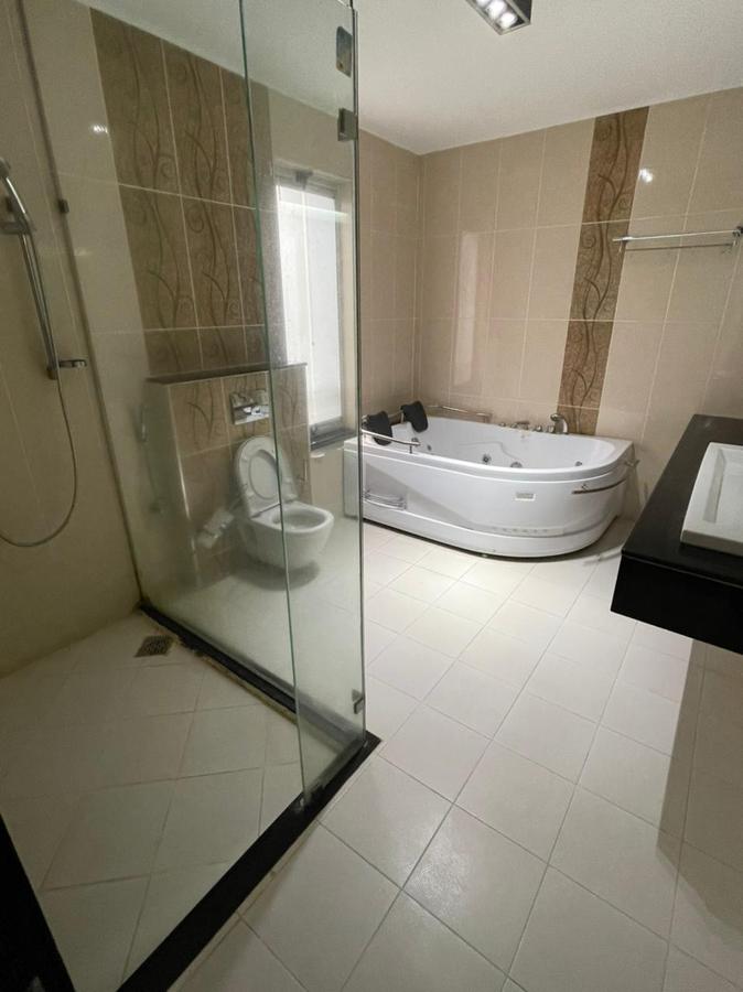 3 Bed Apartment with En Suite in Riverside - 13