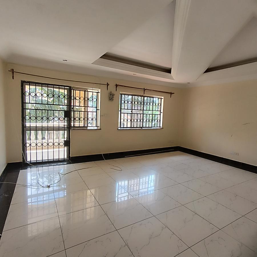 5 Bed House with En Suite in Lavington - 15