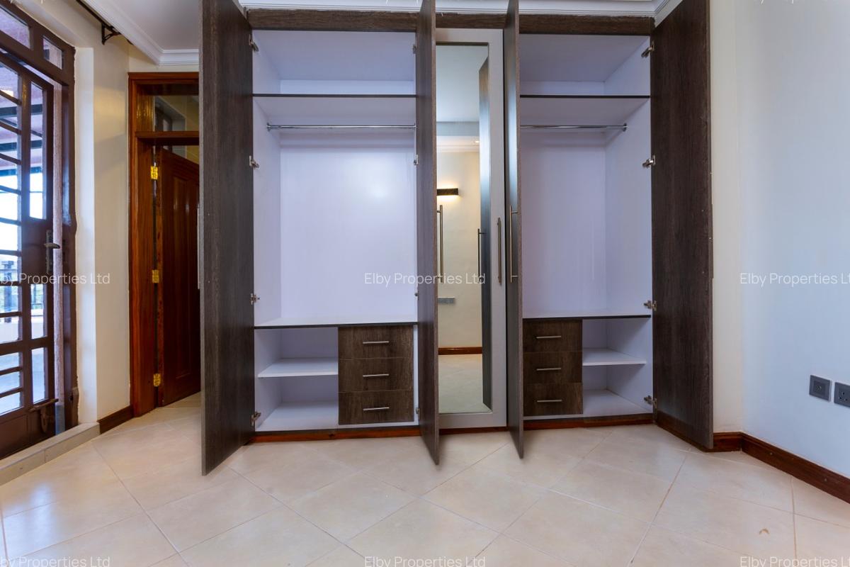 4 Bed House with En Suite in Ngong Road - 11