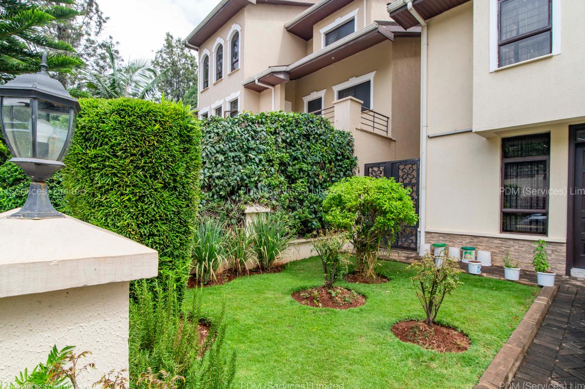 5 Bed Townhouse with En Suite in Lavington - 16