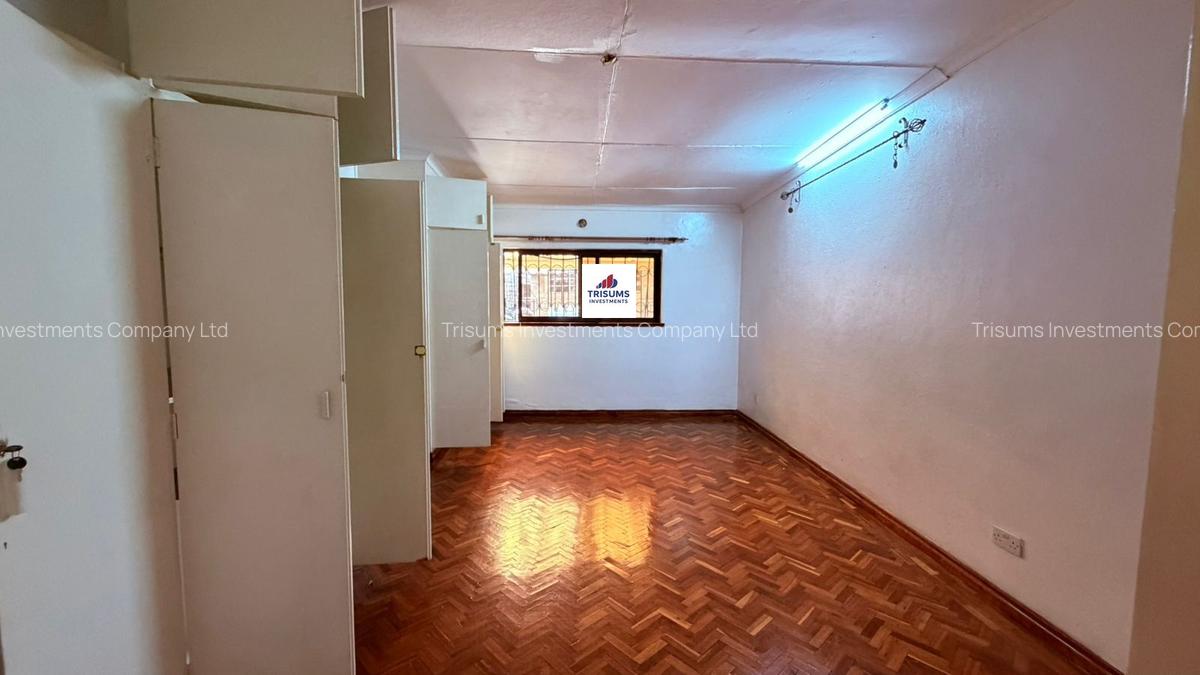 4 Bed House with En Suite in Spring Valley - 10