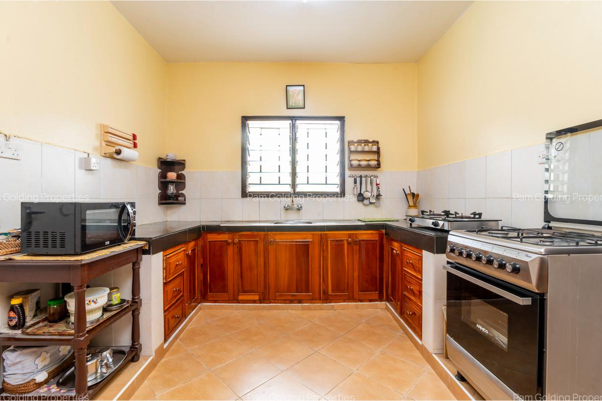 4 Bed Townhouse with Garden in Nyali Area - 5