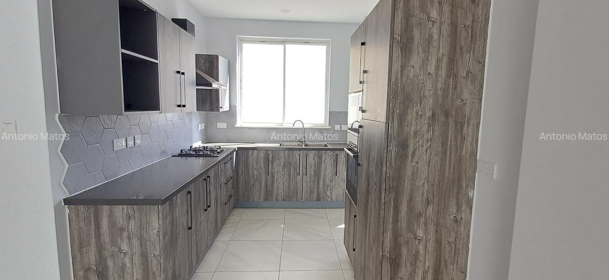 2 Bed Apartment with En Suite at Terrace Close - 4
