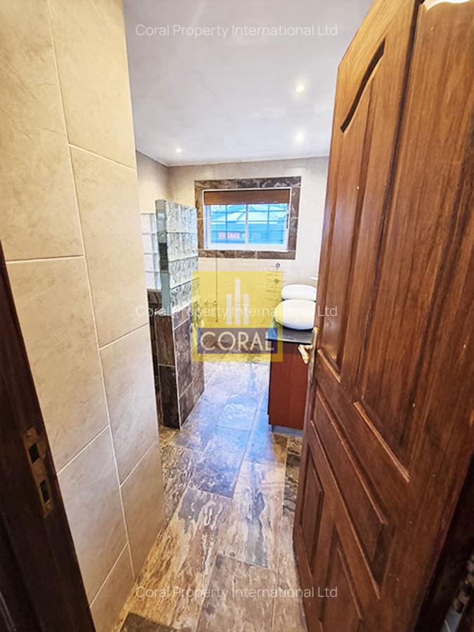 4 Bed Apartment with En Suite in Westlands Area - 16