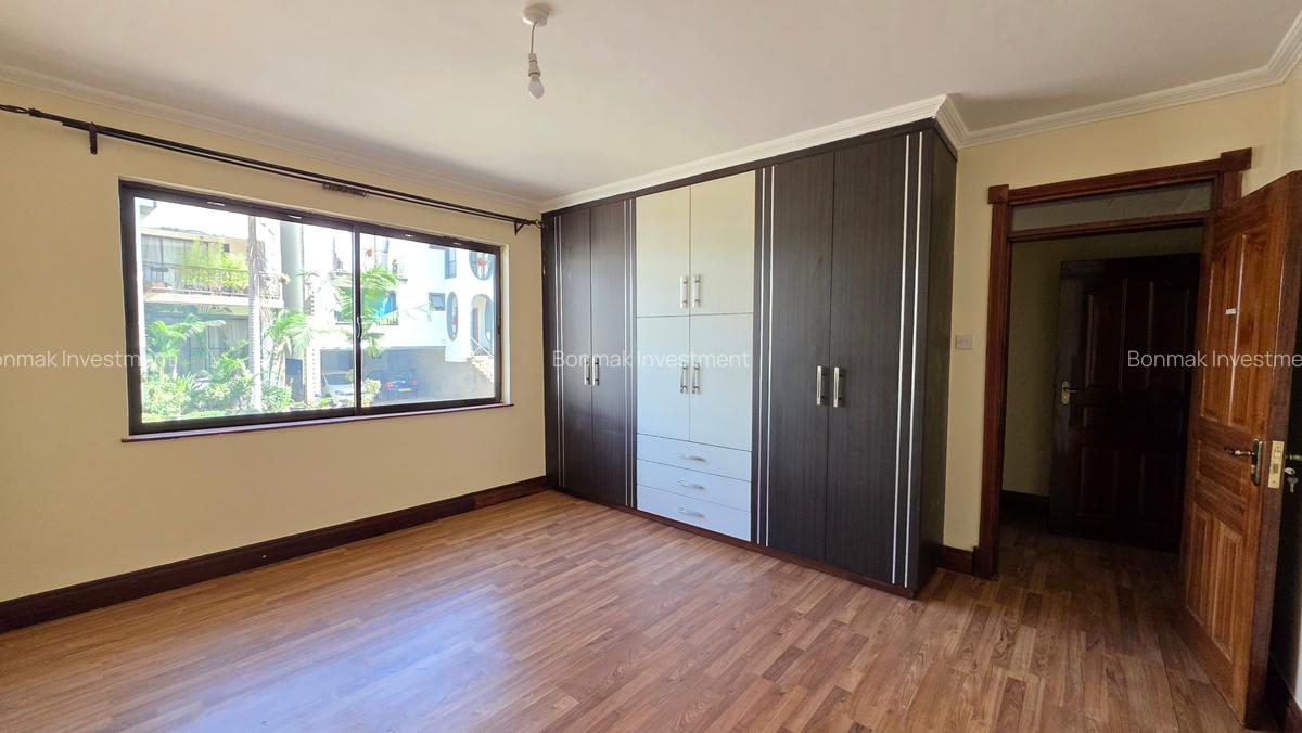 4 Bed Townhouse with En Suite at Greavelia Grove - 18