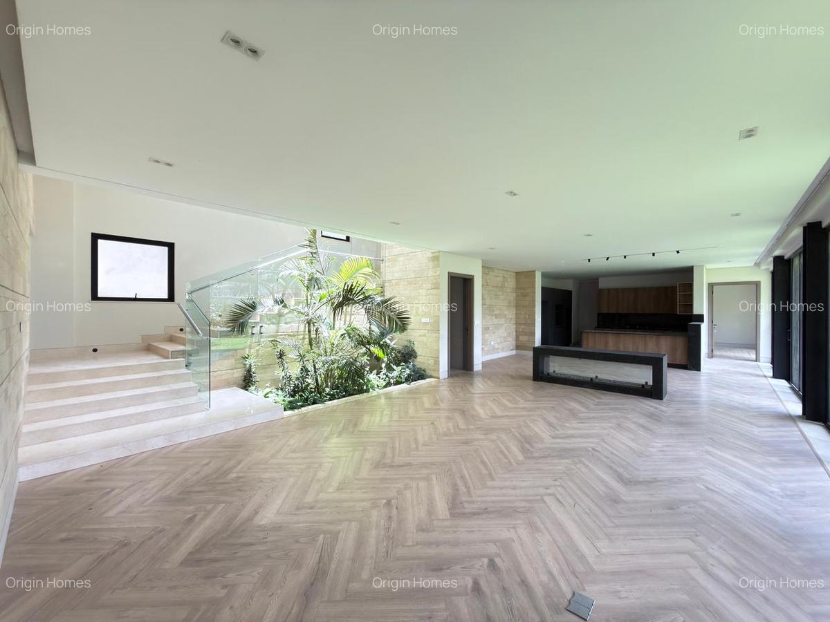 5 Bed Townhouse with En Suite at Westlands - 12