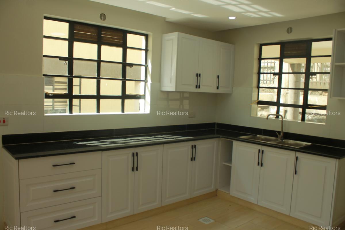 4 Bed Townhouse with En Suite at Banana - Kiambu - 10
