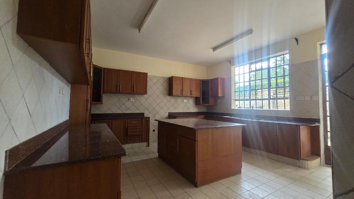 5 Bed Townhouse with En Suite in Lavington - 5