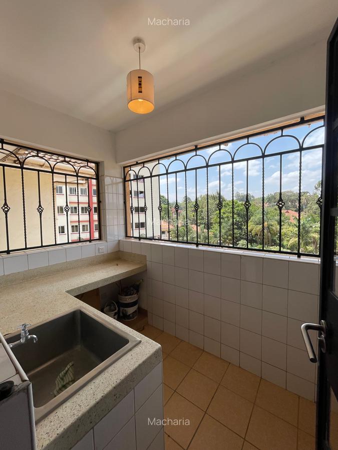 3 Bed Apartment with En Suite in Brookside - 14