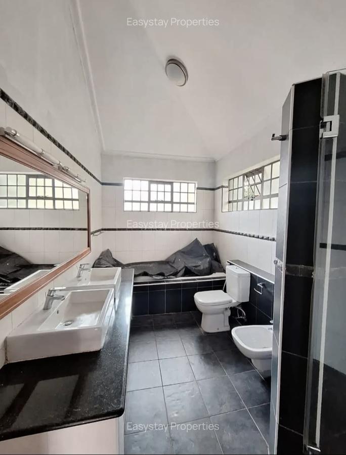 4 Bed Townhouse with En Suite in Spring Valley - 3