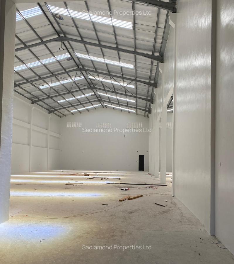 10,000 ft² Warehouse with Parking in Athi River - 3