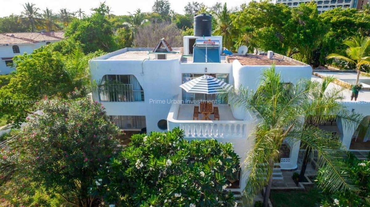 4 Bed House with En Suite in Diani - 2