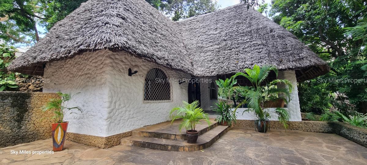 1 Bed Villa with En Suite at La-Marina - 5