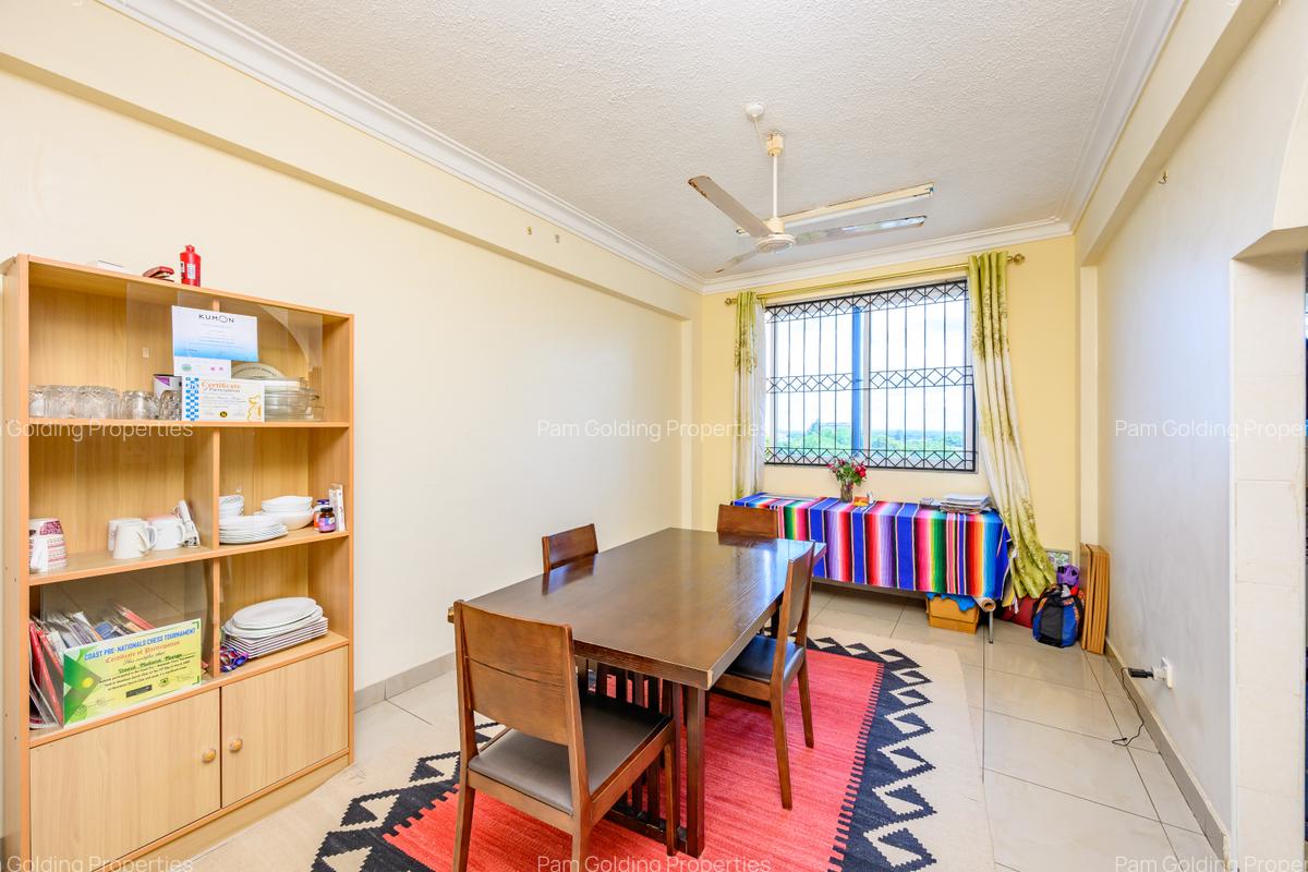 3 Bed Apartment with En Suite at Oceanic Road - 3