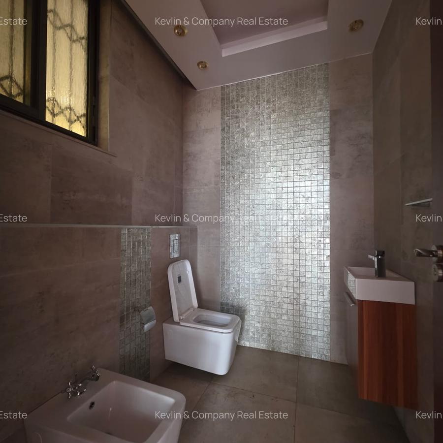 4 Bed Apartment with En Suite in Parklands - 11