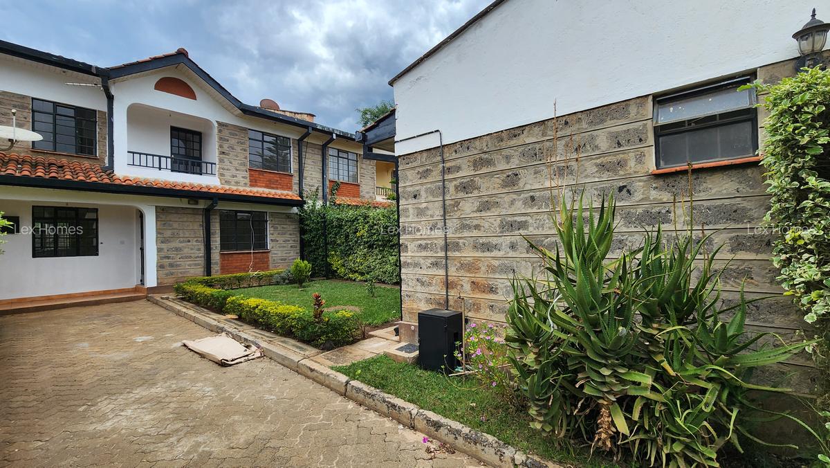 3 Bed House with En Suite at Masai Lodge - 1