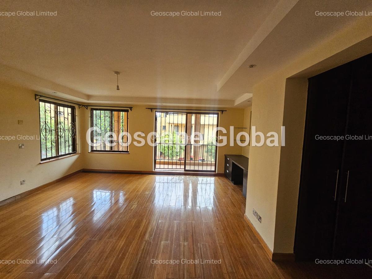 5 Bed Townhouse with En Suite in Spring Valley - 2