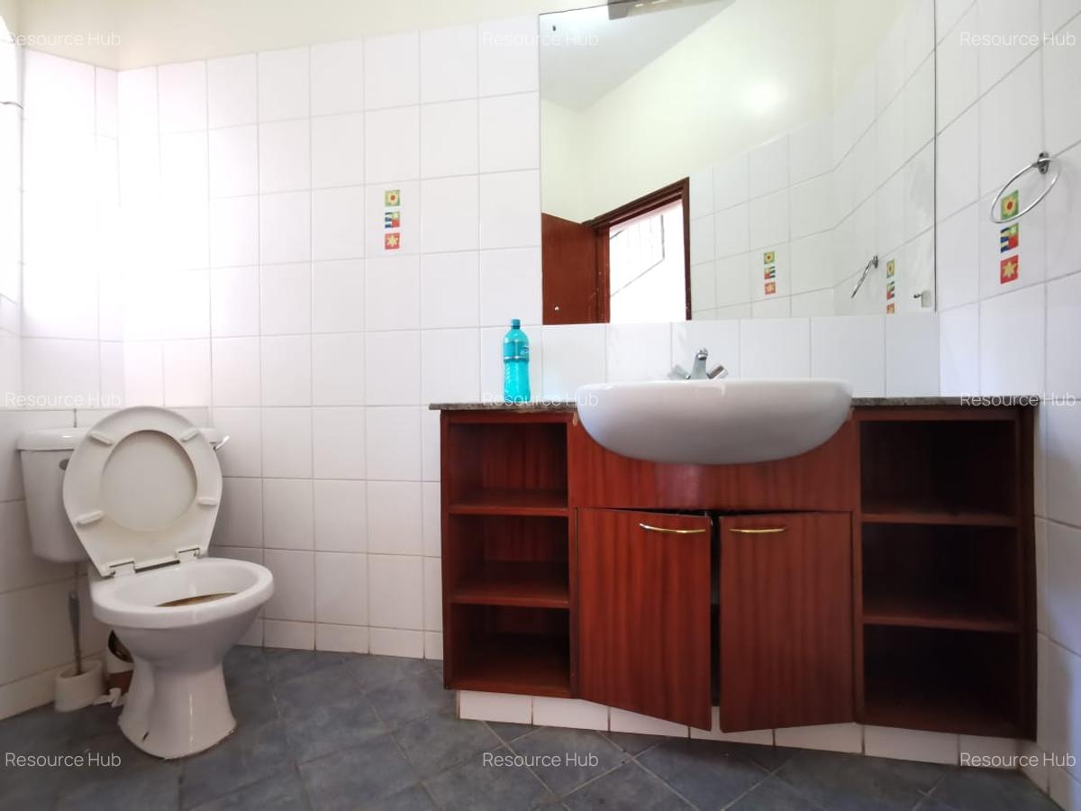 4 Bed Townhouse with En Suite at Spring Valley - 10