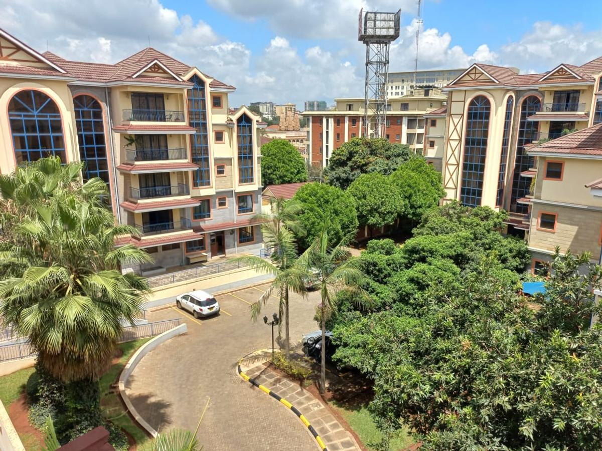 Serviced 2 Bed Apartment with En Suite in Parklands - 4