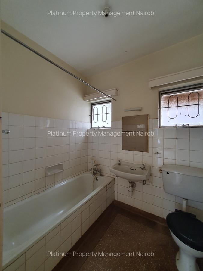 3 Bed House with Garden at Maua Close - 10
