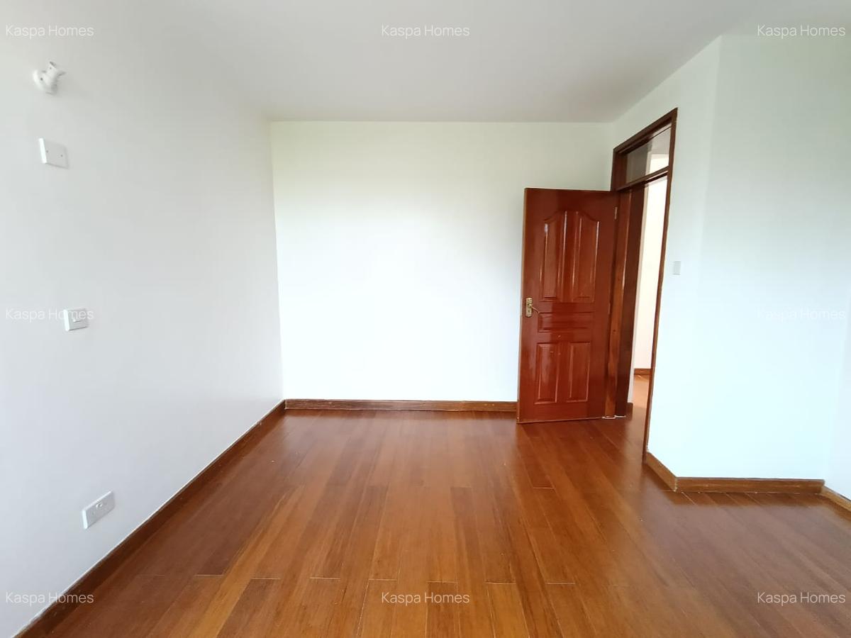 5 Bed House with En Suite in Lavington - 14