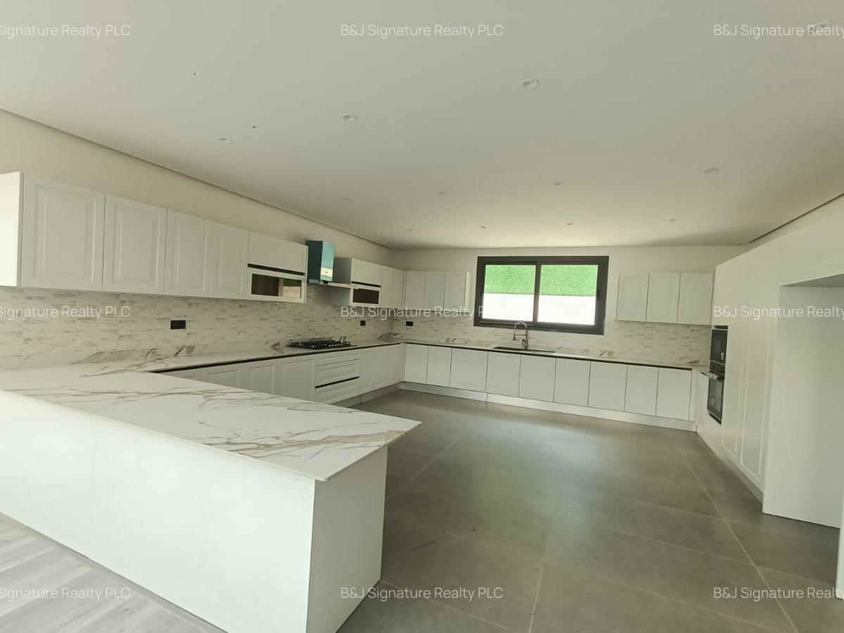 5 Bed Villa with En Suite in Lavington - 11