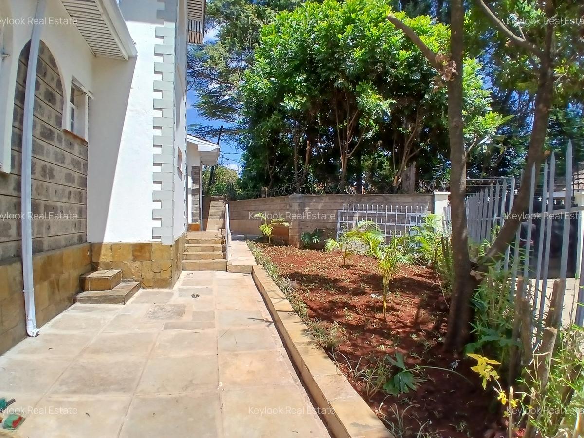 4 Bed Townhouse with En Suite at Lavington - 15
