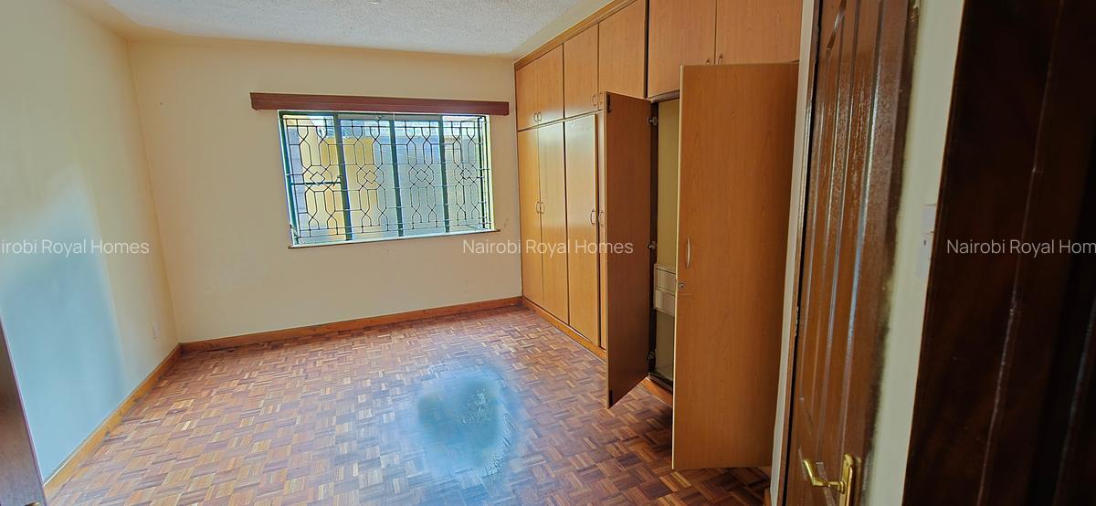 5 Bed Townhouse with En Suite at Royal Villas - 19