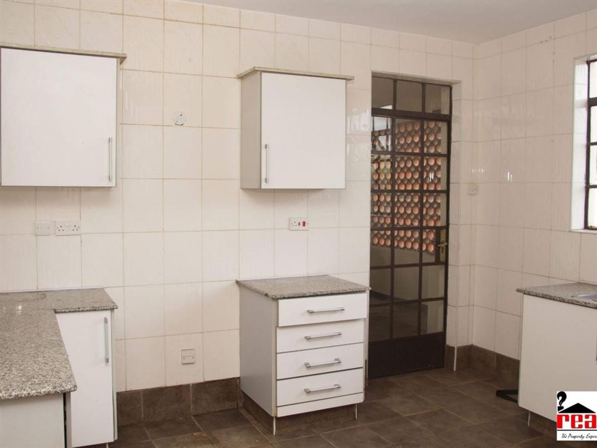 2 Bed Apartment with En Suite in Kilimani - 6