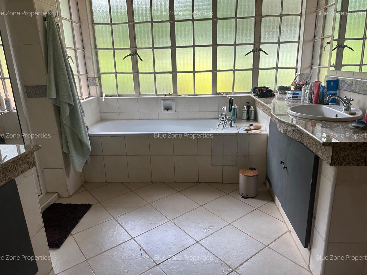 5 Bed Villa with En Suite at Off Rosslyn Lone Tree Rd - 15