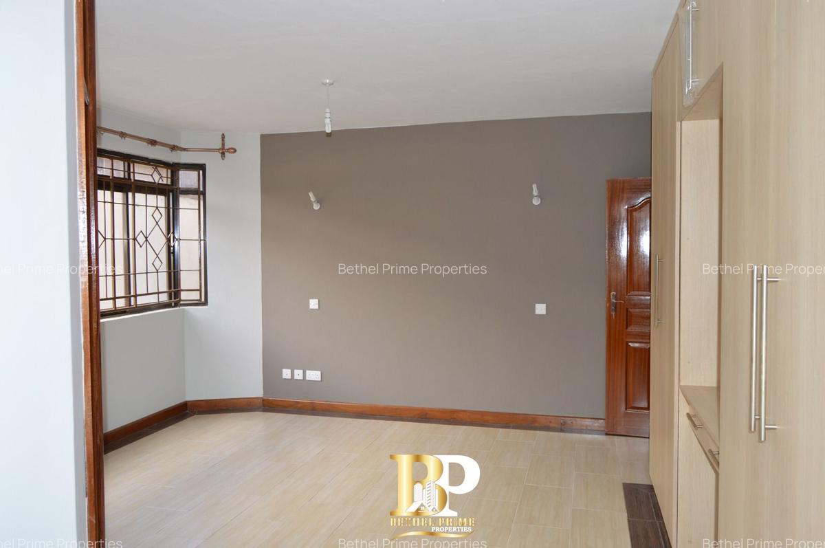 4 Bed Apartment with En Suite in Parklands - 11