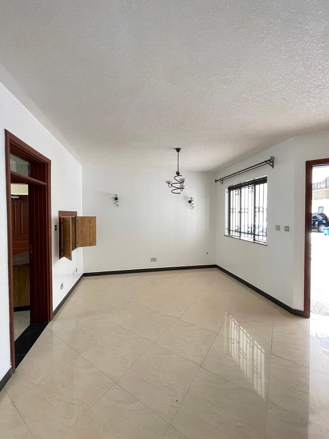 4 Bed Townhouse with En Suite in Kyuna - 4