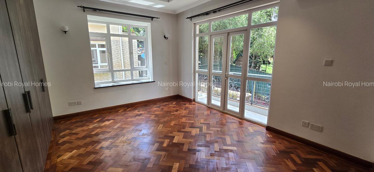 5 Bed Townhouse with En Suite at Lavington Green - 16