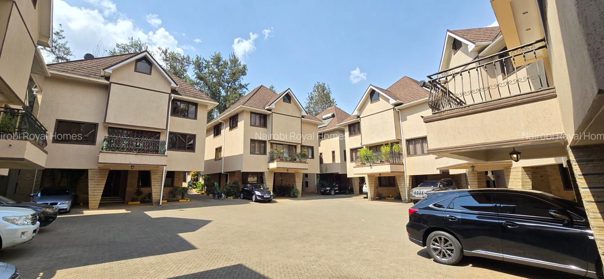 5 Bed Townhouse with En Suite at Lavington Green - 4